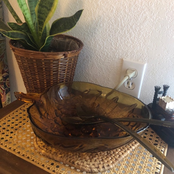 Indiana Glass Amber Grape Sala/Serving Bowl w/Lucite Tongs Retro - Picture 5 of 16